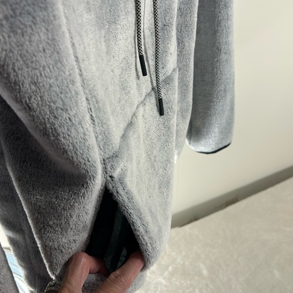 WOOLY BULLY WEAR Elegant Gray Women's Super Soft Hoodie. Size L - Picture 11 of 14